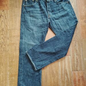 Levi's Men's Straight Jeans in Faded Blue Denim